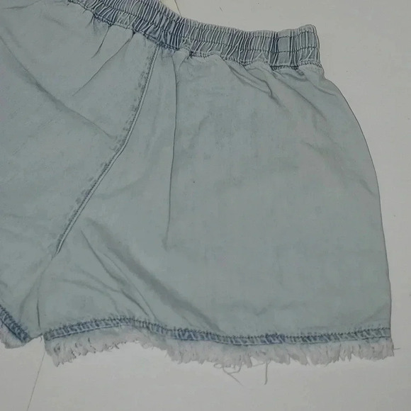 Blank NYC Lightwash Denim Elastic Waist Drawstring Shorts in Doing Too Much XS - Picture 8 of 12